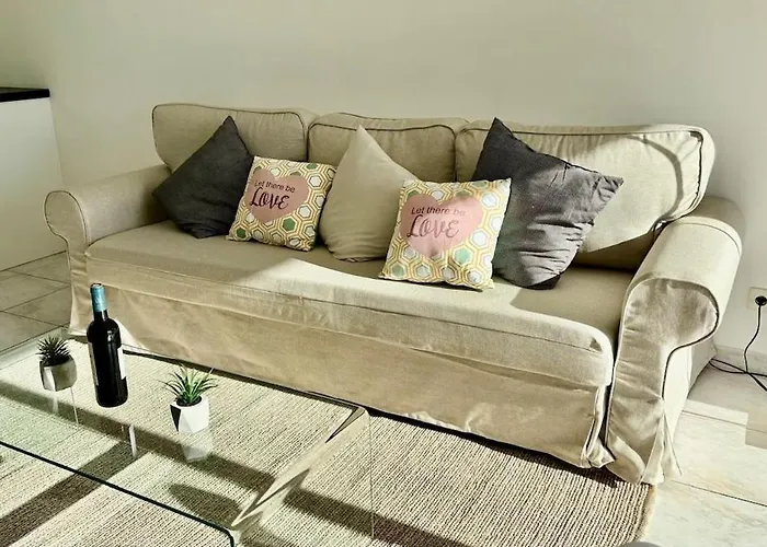 Juana Yourhosthelper