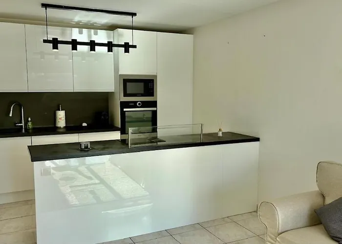 Juana Yourhosthelper