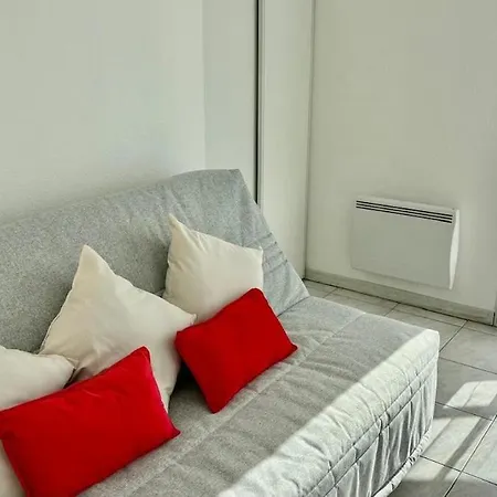 Juana Yourhosthelper Antibes