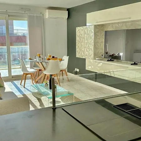 Juana Yourhosthelper *