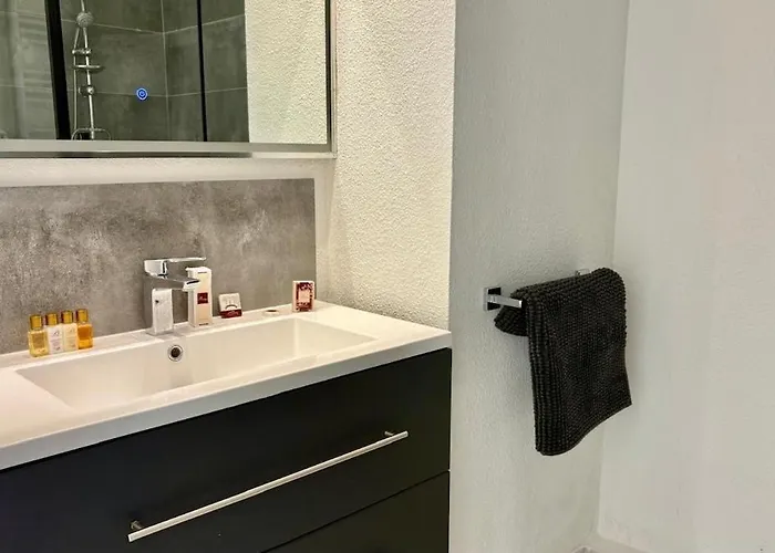 Juana Yourhosthelper Antibes