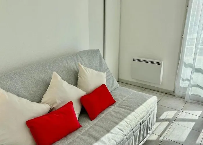 Juana Yourhosthelper Antibes