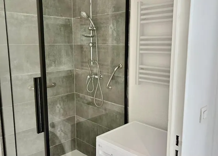 Juana Yourhosthelper *